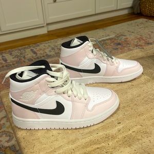 Brand new Air Jordan 1 MID. Size US 5.